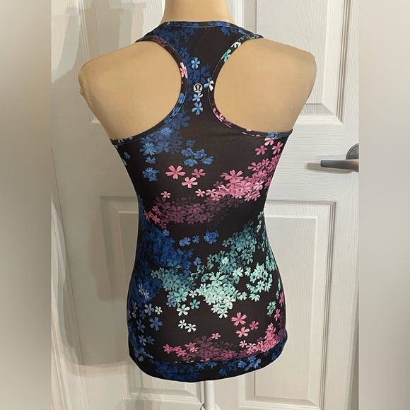 Lululemon Cool Racerback Tank Top Size‎ 6 Petal Pop Multi Black Floral. - Picture 9 of 9